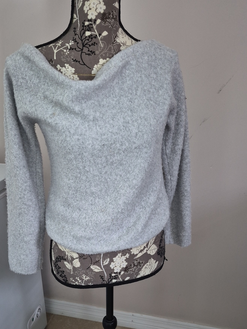 Abercrombie & Fitch Light Gray Off-the-Shoulder Sweater